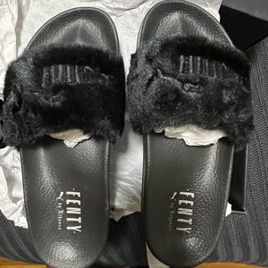 Rihanna Fenty Puma Slippers Size 7.5 womens